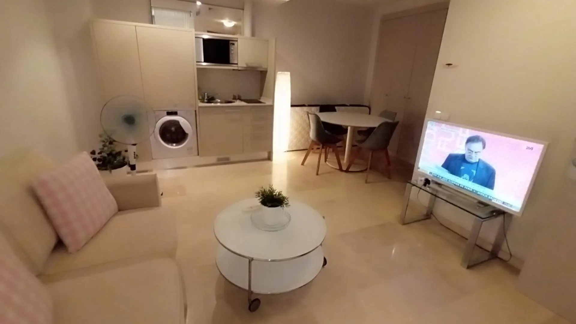 Apartment-Loft Sagrada Famila L5 Metro Exit Barcelona Apartment