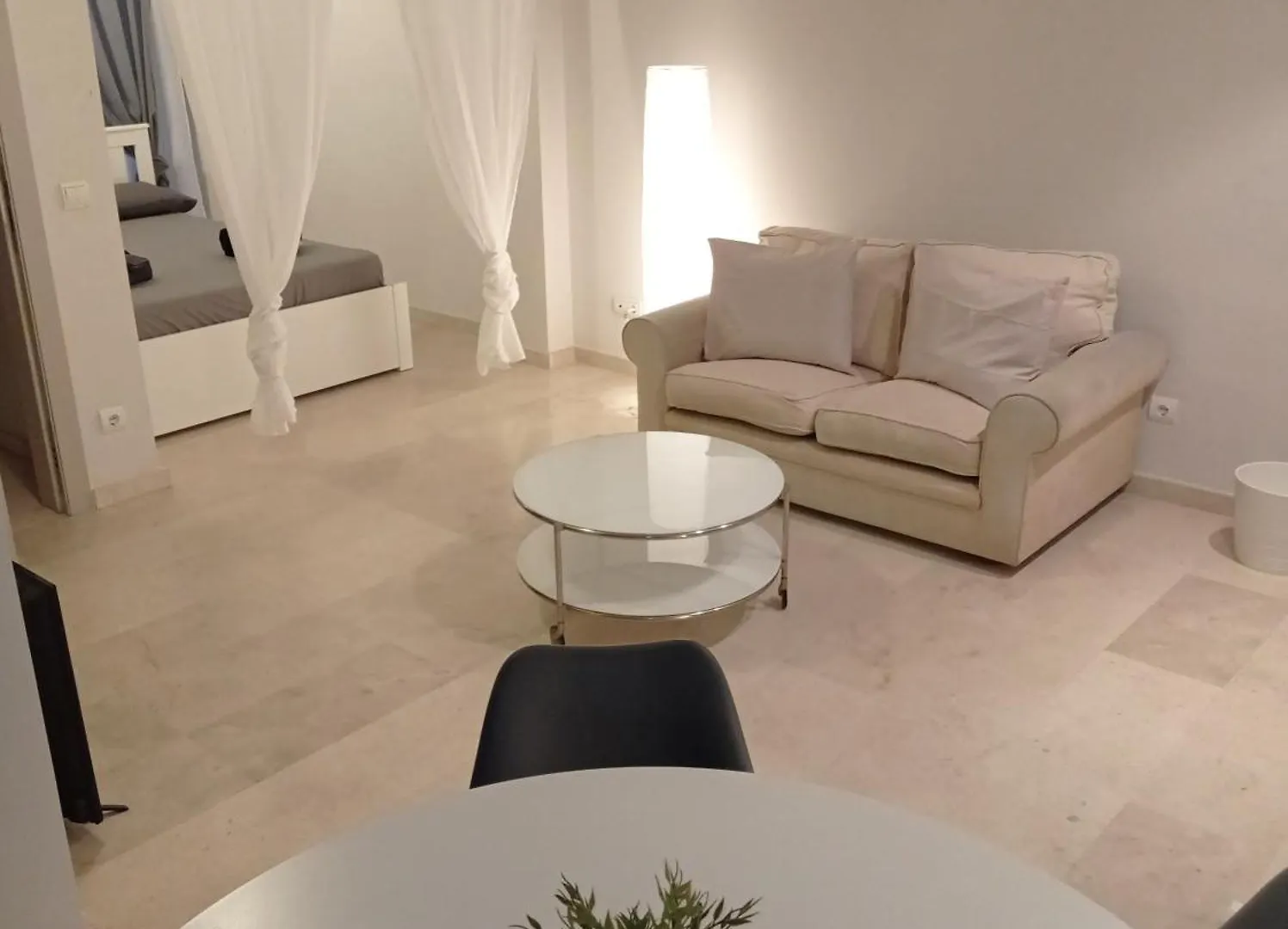 Apartment-Loft Sagrada Famila L5 Metro Exit Barcelona 0*,  Spain